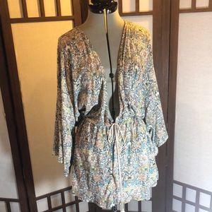 Cameo Appearances size 3x duster in a floral pattern with drawstring pink tassel